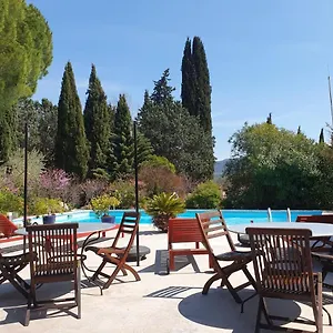 https://au-mas-saint-pierre.fr-provencehotel.com
