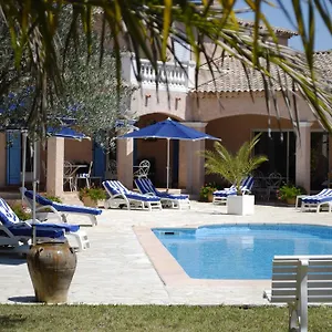 https://les-palmiers-le-muy.fr-provencehotel.com